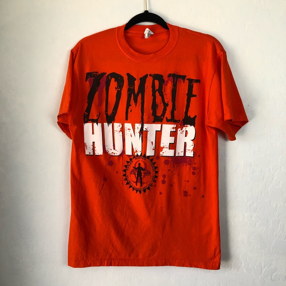 Zombie Hunter Graphic Tee Halloween Medium